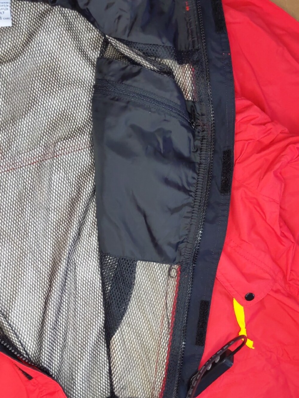 Marlboro Hooded Windbreaker Jacket in Red XL - Picture 6 of 16